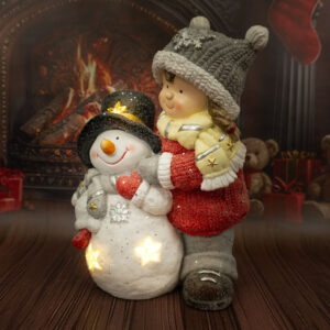 Figurka dekoracyjna dziewczynka z bałwankiem - Solis Decor